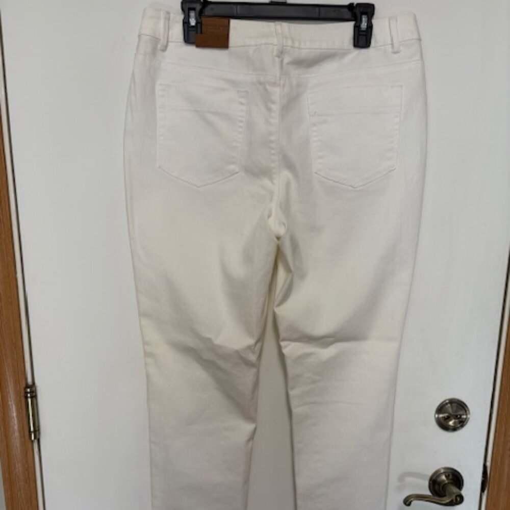 NWT COLDWATER CREEK WOMENS NATURAL FIT STRAIGHT LEG WHITE JEANS. SZ. 12 - Picture 4 of 4